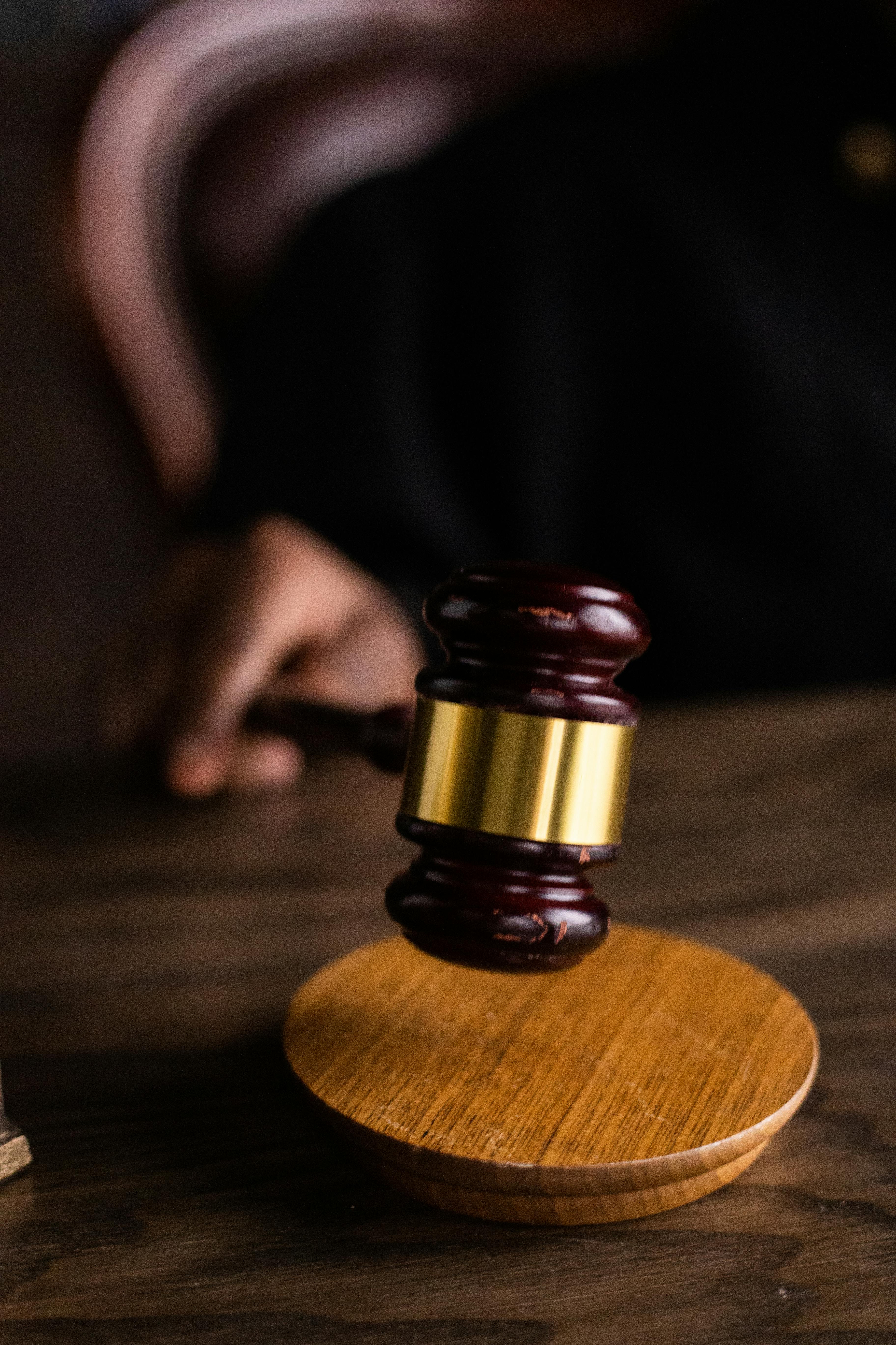 Cómo Defender tus Derechos en un Juicio de Despido Injustificado en Florida: Guía Legal Completa
